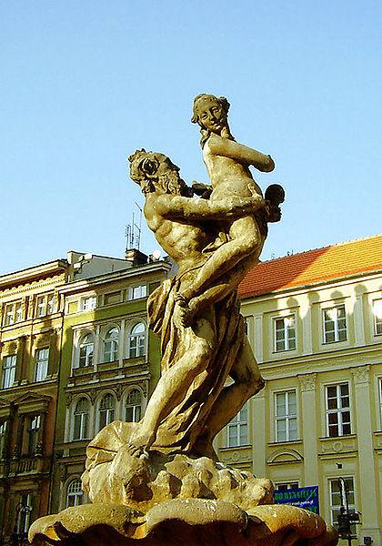 Статуя Аид похищает Персефону (фонтан, Познань, Польша).
