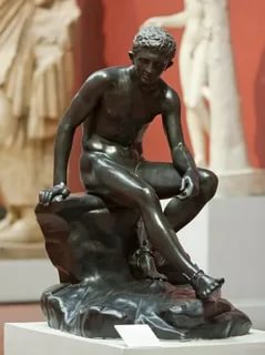 В Государственном музее изобразительных искусств им. А.С. Пушкина хранится бронзовая статуя Гермеса