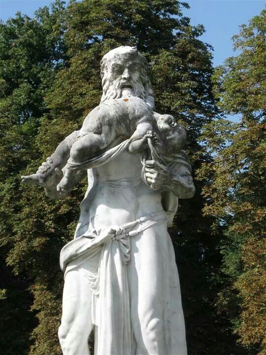 Скульптура богу Сатурну