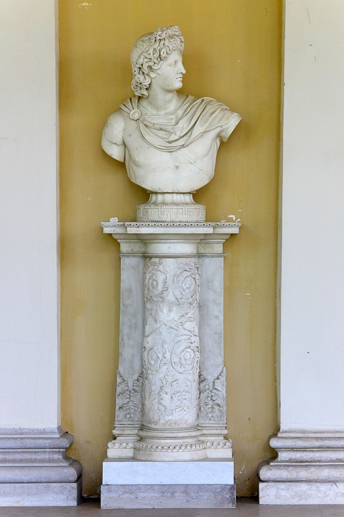Статуи и скульптуры бога Аполлона