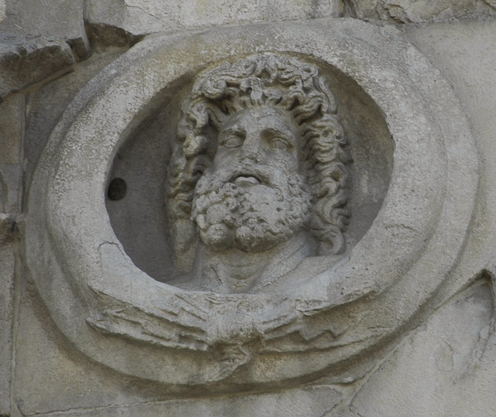 Скульптура Юпитер. Рельеф на арке Августа, тондо на юго-восточной стороне. 27 г. до н. э. Римини, Италия. Беневенто