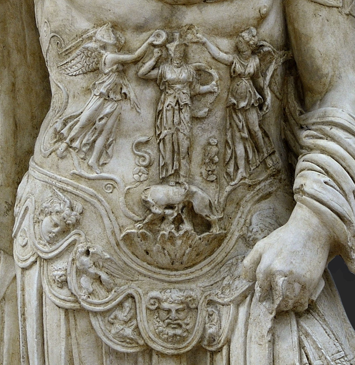Скульптура Адриан. Мрамор. Ок. 117—138 гг. н. э. Археологический музей. Стамбул, Турция